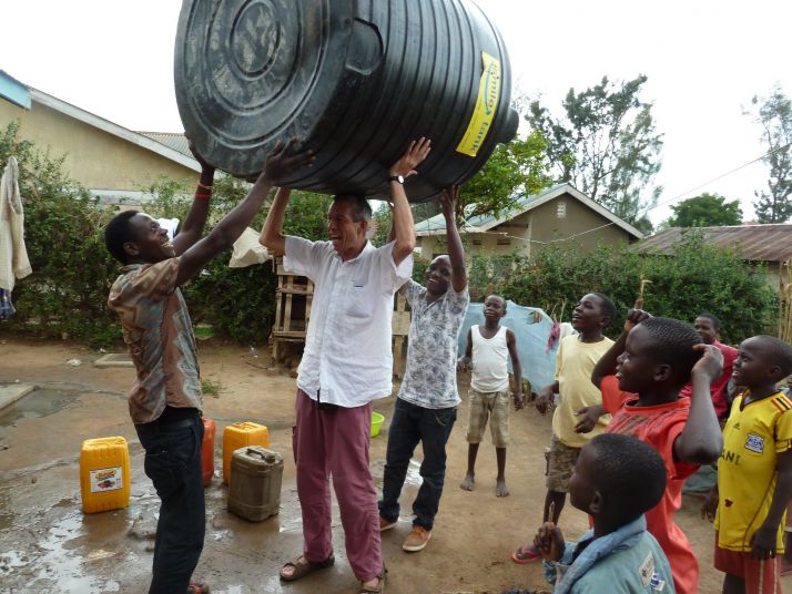 Ein neuer Wassertank fürs Kinderhaus